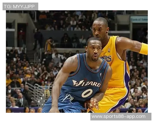 阿里纳斯建议湖人若能引进巨星应果断交易里夫斯以优化阵容 阿里纳斯建议湖人若能引进巨星应果断交易里夫斯以优化阵容