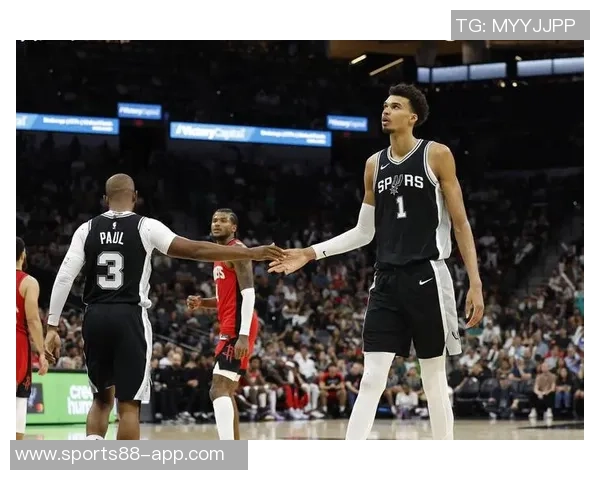 老炮保罗表现惊艳17分钟内三分球命中率高达80助力球队胜利